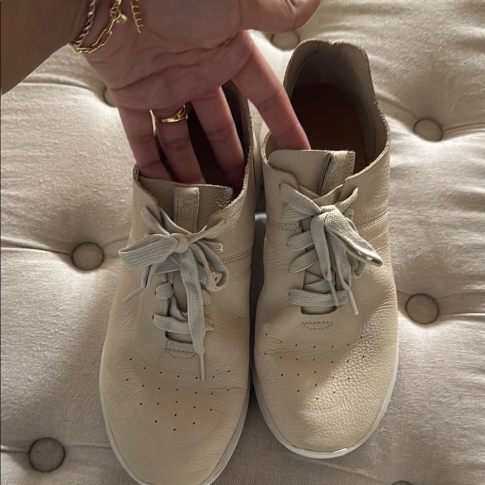 Women's Cream Ugg’s Leather Sneakers